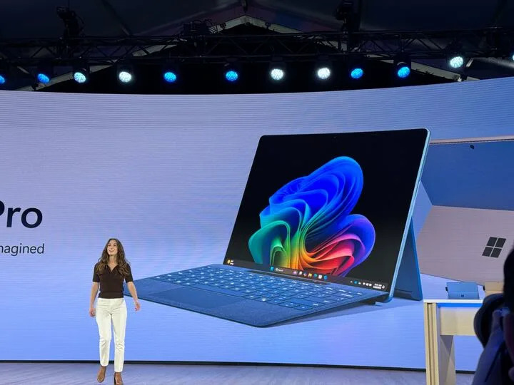 Raj Kumar (@technomania0211) on Twitter photo The new Microsoft Surface Pro comes with a new Flex Keyboard
#Microsoft #MicrosoftEvent #MicrosoftSurfacePro The new Microsoft Surface Pro comes with a new Flex Keyboard
#Microsoft #MicrosoftEvent #MicrosoftSurfacePro