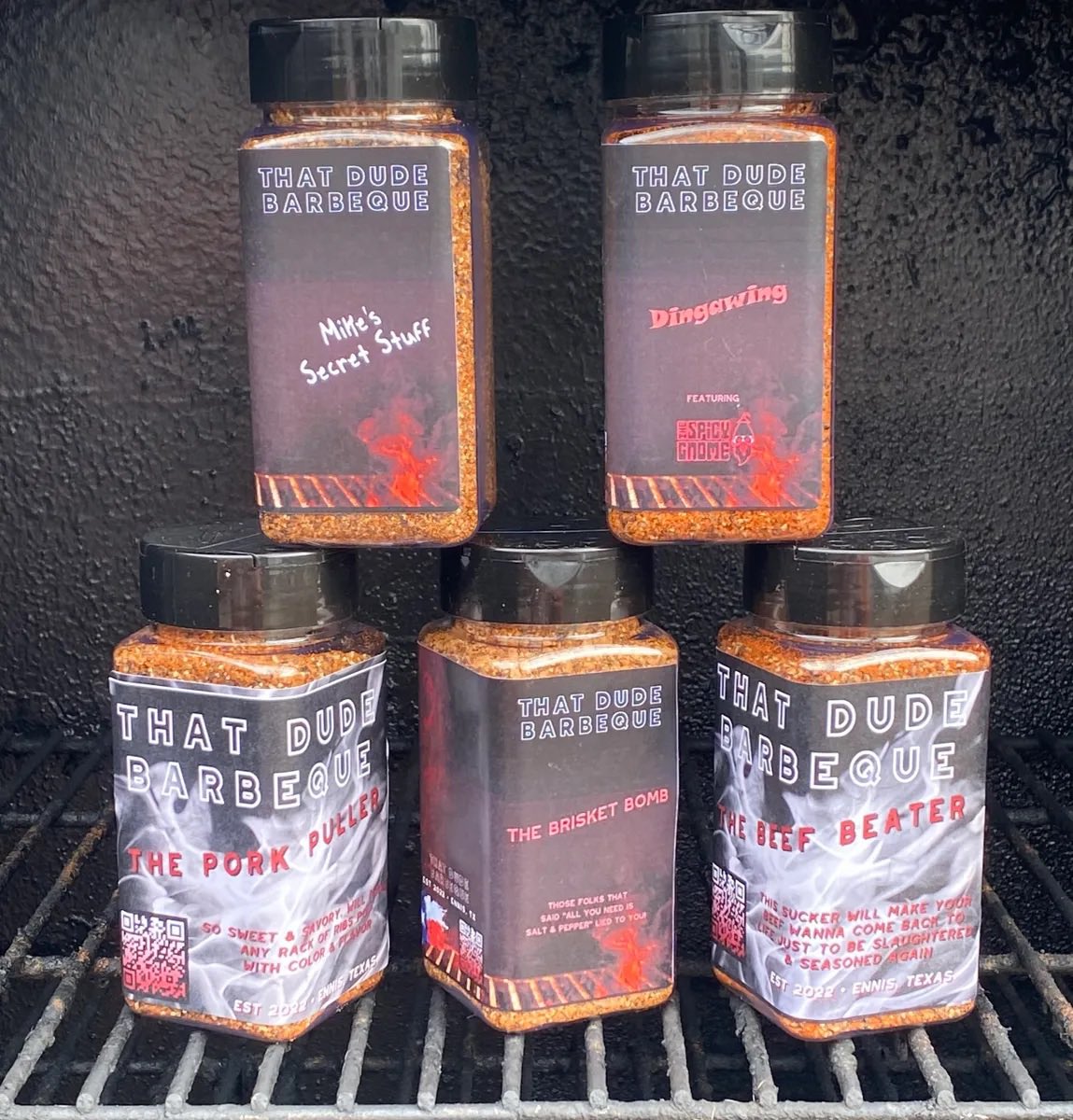 Memorial Day is upon us folks, and we’re all gonna be bbqing, so why not be fully stocked up with your favorite TDBBQ rubs? Code Memorial Day gives you 25% off individual bottle and red poppy gives you 15% off bundles🤘🏻🔥 thatdudebarbeque.com