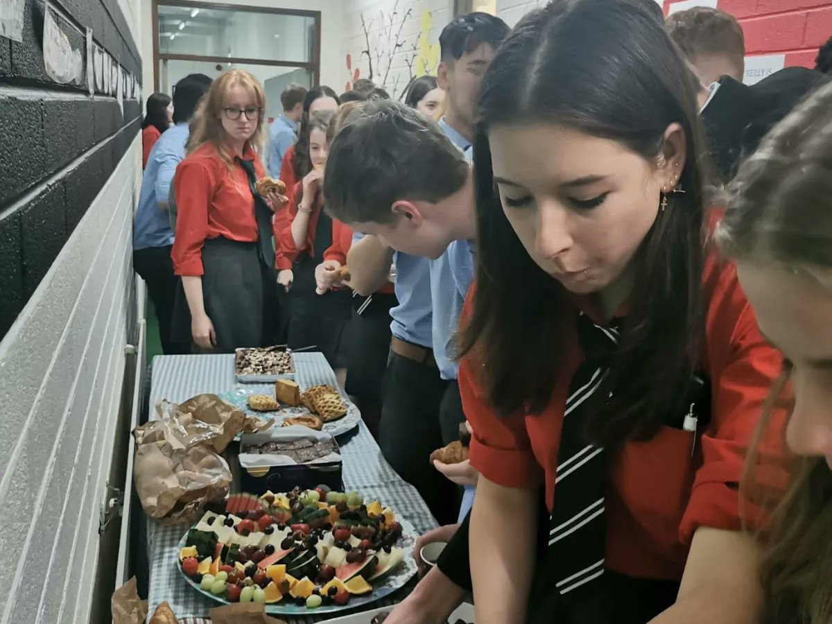 Some photos from the English Department Breakfast this morning celebrating our wonderful Form 6 pupils 🖤📚💚