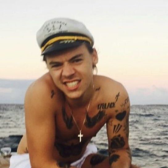 authestreet's tweet photo. !au Larry! • Love Island

Aquela em que Harry e Louis são ex-namorados de adolescência e se reencontram no casamento da irmã de Louis — em uma ilha, por duas longas semanas. E onde acabam acordando na mesma cama sem se lembrarem da noite anterior. https://t.co/nEi9Y3VtCA