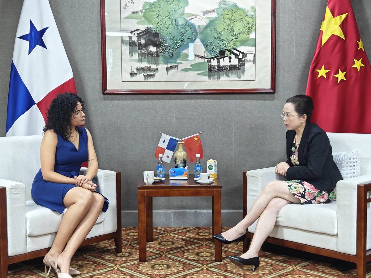 ChEmbPa's tweet photo. La joven Alcaldesa electa de San Miguelito @irmaehernandezb me presentó las prioridades de  gestión después de su toma de posesión, con la expectativa de contar con el apoyo de la parte china. La @EmbChinaPa está dispuesta a echarle una mano para el desarrollo de esta ciudad. https://t.co/hjGnr14rpZ