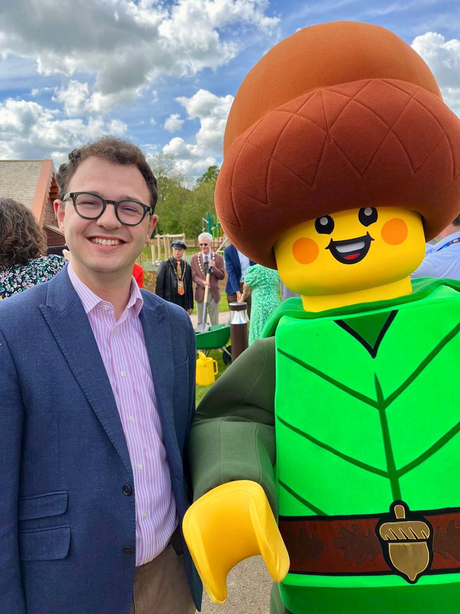 Great to see Parliamentary candidate @jackmrankin at @LEGOLANDWindsor joining @theresa_may for the official opening of the new Woodland Village. A fantastic £35m development project supported by Jack at planning stage.