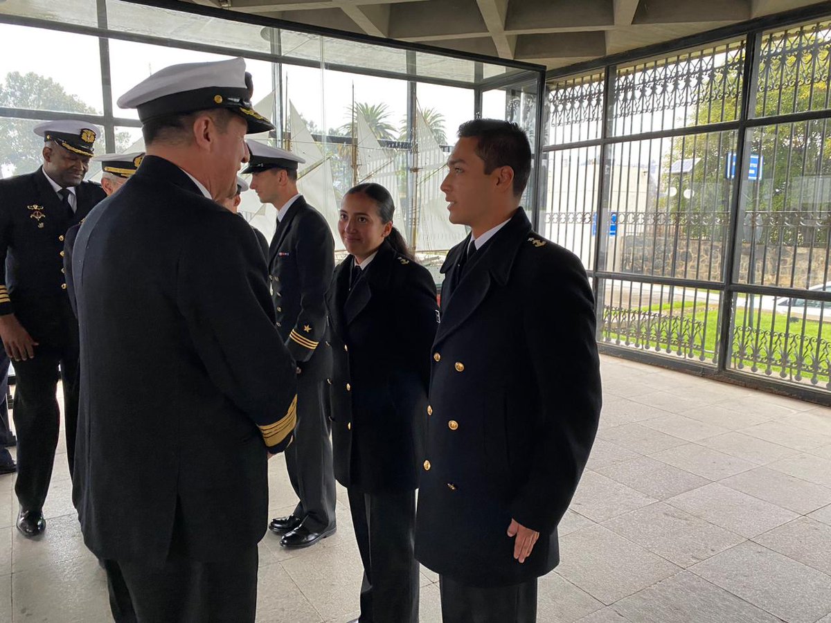 Además visité la Escuela Naval “Arturo Prat” donde compartí con los Guardiamarinas Lina Forero y Julián Marulanda de la @ArmadaColombia, quienes están en comisión de estudios cursando el programa 'Actividades Profesionales Ejecutivos' con los futuros Oficiales de la @Armada_Chile