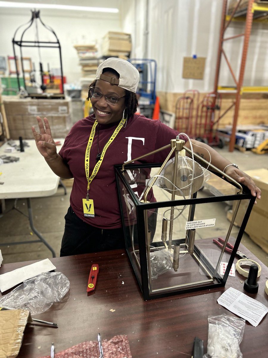 GJAC1952's tweet photo. GJAC doing what it does best. Service with Habijax Restore building light fixtures lol

#ServiceOverSelf
#GammaSigmaSigma
@gammasigmasigma https://t.co/rrAtVmsEUD