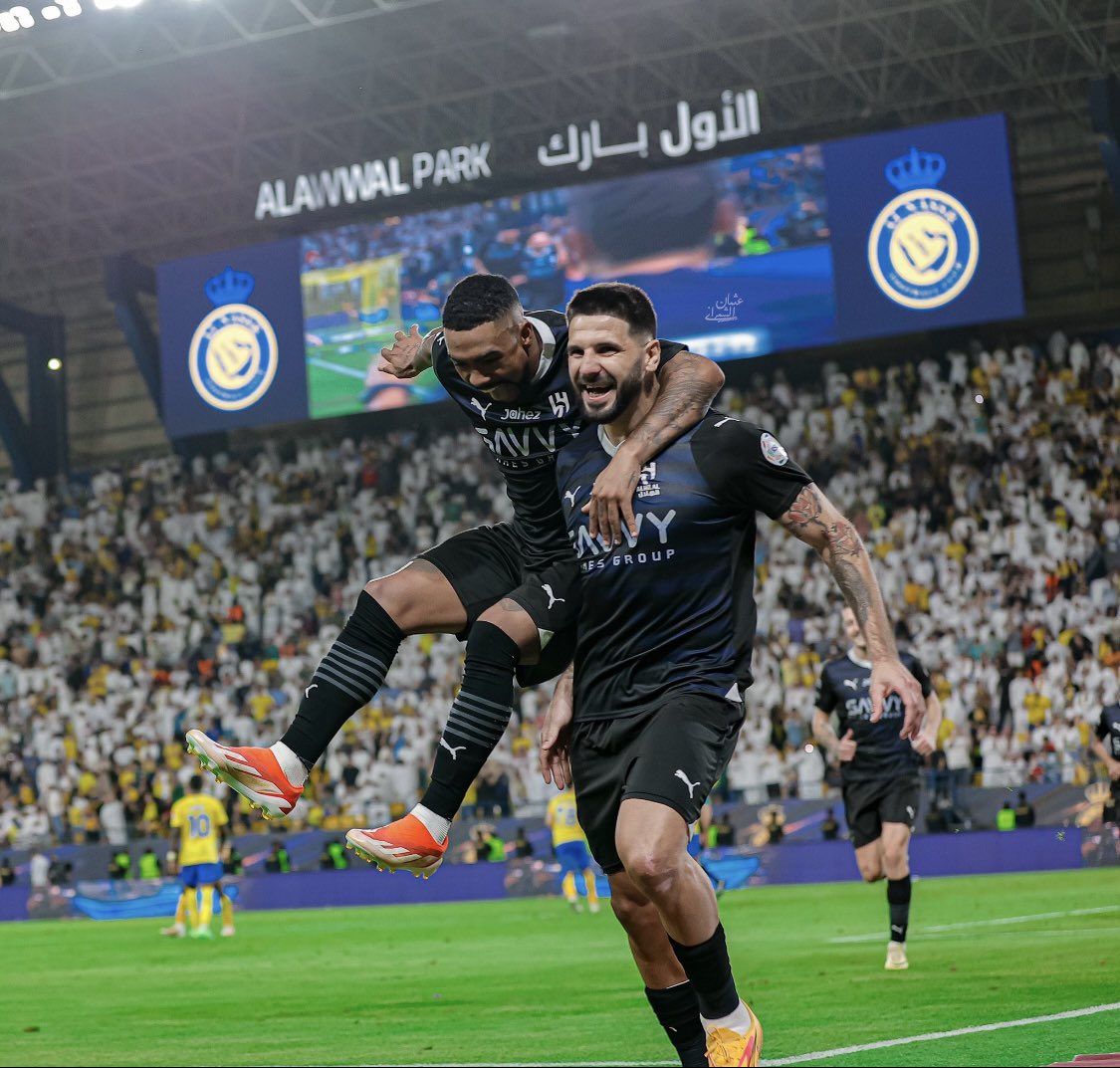 فضفضة تالي الليل 
اشوف بعيون هالثنائي كاس الملك 💙