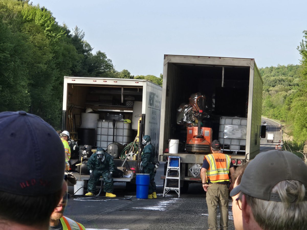 DFS #Hazmat and #SpecialOperations personnel are supporting @CFD24 and other agencies at this evening’s Tier 2 incident on the Mass Pike.