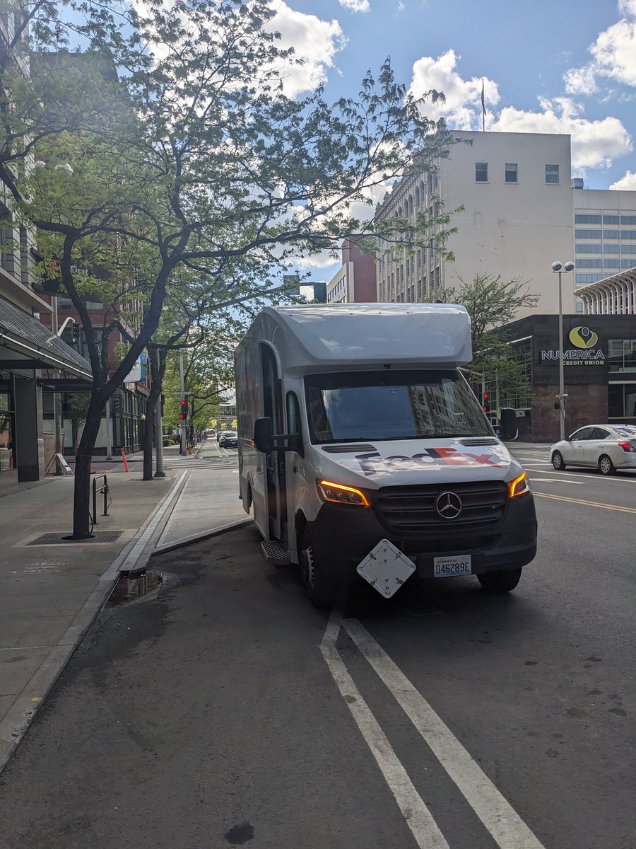 Had to swerve around the FedEx truck idling in the Riverside bike lane (SE corner of Washington and Riverside, 4:03 pm). As seen in photo, there was even space for the truck to pull forward into the parking area.
#bikeSPO