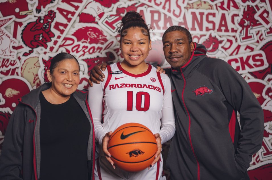 had a great official visit to the University of Arkansas♥️🐗 @coachneighbors #AGTG