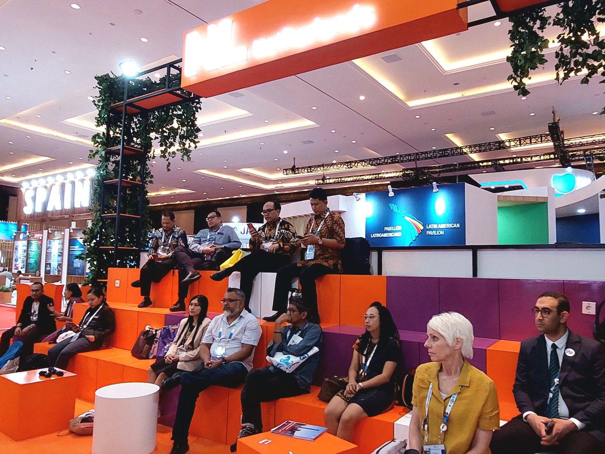 SNVIndonesia's tweet image. In the NL pavilion during the 10th #wolrdwaterforum, @aaqq our Country Director highlights the payment for environmental service among large and small scale stakeholders as a mechanism to share responsibilities for watershed preservation

#WaterForSharedProsperity
#WaterSecurity