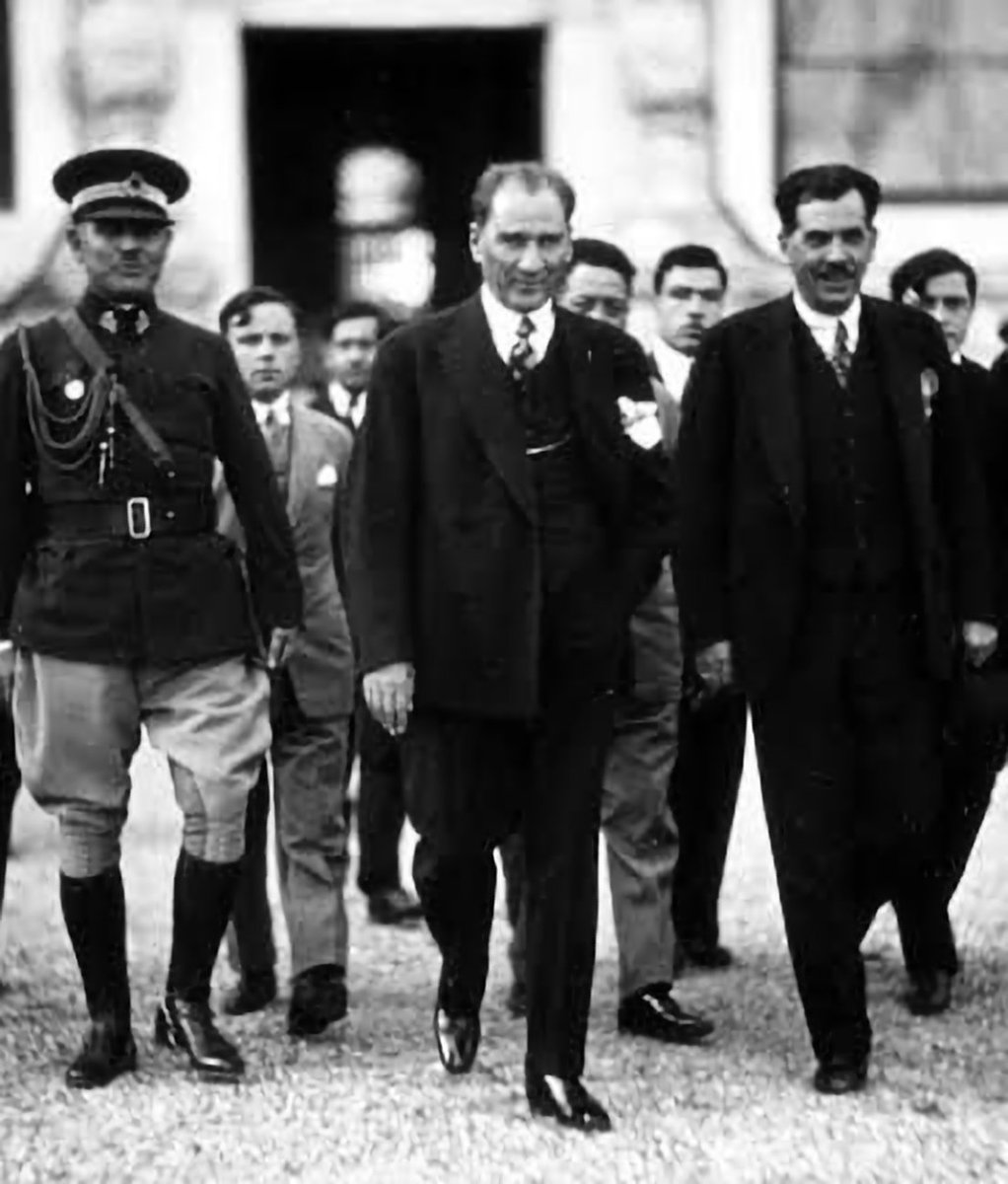 Gençliği yetiştiriniz.
Onlara ilim ve irfanın müspet fikirlerini veriniz.
Geleceğin aydınlığına onlarla kavuşacaksınız.
Mustafa Kemal ATATÜRK
#KalpDuranaKadarATAM
#AtatürküÇokSeviyorum 
#AtatürkleKazandık
#LaikEğitimAydınlıkTürkiye 
#YaşasınHürVeBağımsızTürkMilleti
🇹🇷 günaydın