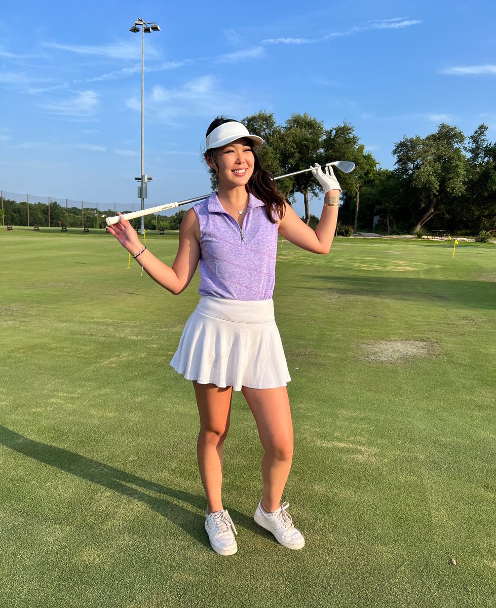 BIG NEWS 🏌️‍♀️ ExtraEmily golfed 4 under par today and JUST announced she will be quitting streaming to become a professional golfer! Today was her last stream. Good luck ♥️