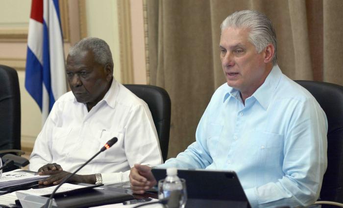 🇨🇺Los integrantes del Consejo de Estado adoptaron cuatro nuevos decretos leyes, los cuales serán publicados oportunamente en la Gaceta Oficial de la República de Cuba. 🔗acortar.link/fN8pv7