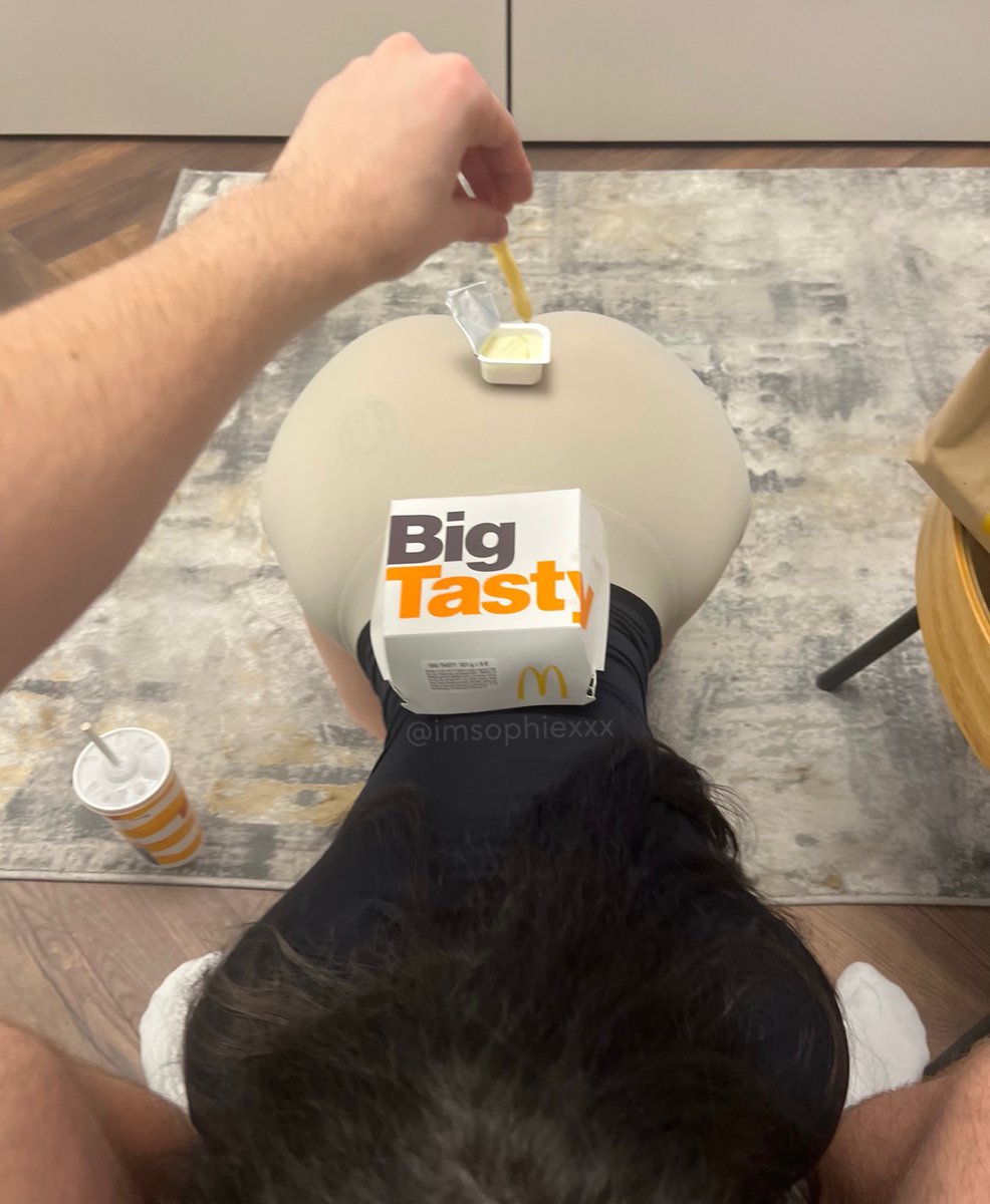 MadelaineN75440's tweet image. Sending my full s**xtape from below to everyone who likes this tweet + says “yes” in the comments ❤️