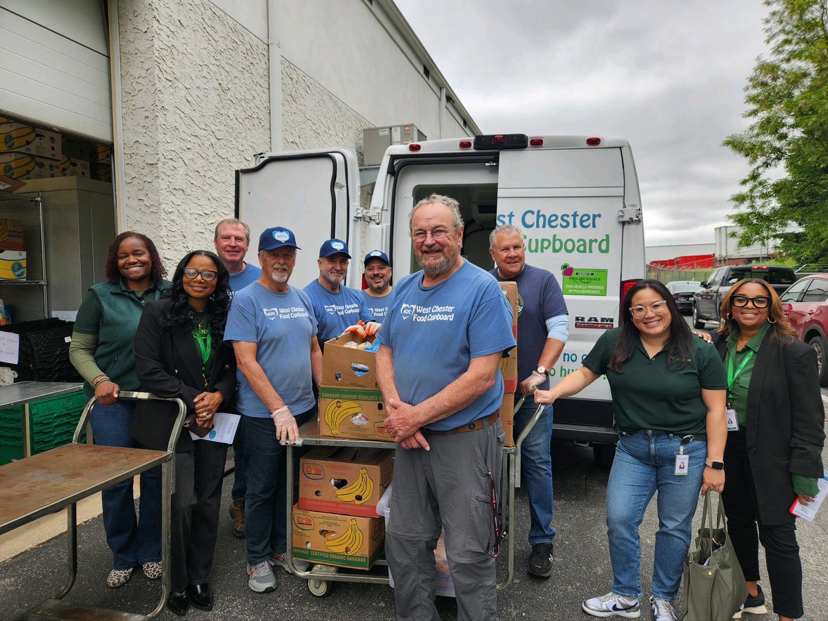 Delighted to welcome @Philabundance CEO Loree Jones and many of her team to the Cupboard. Such a great visit!