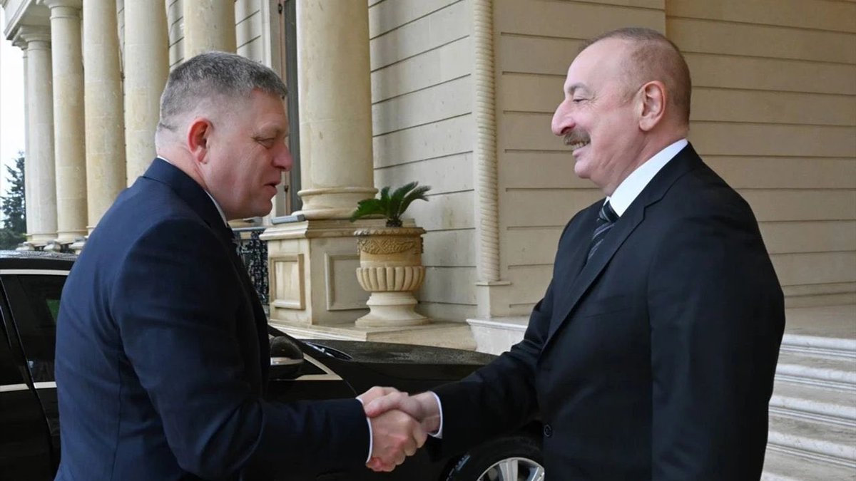 • Slovakya Başbakanı Fico, Azerbaycan Cumhurbaşkanı Aliyev ile görüştükten 3 gün sonra vuruldu. • İran Cumhurbaşkanı Reisi'nin helikopteri İlham Aliyev ile görüştükten saatler sonra düştü 🙄🙄🙄 Kral büyü var sen de