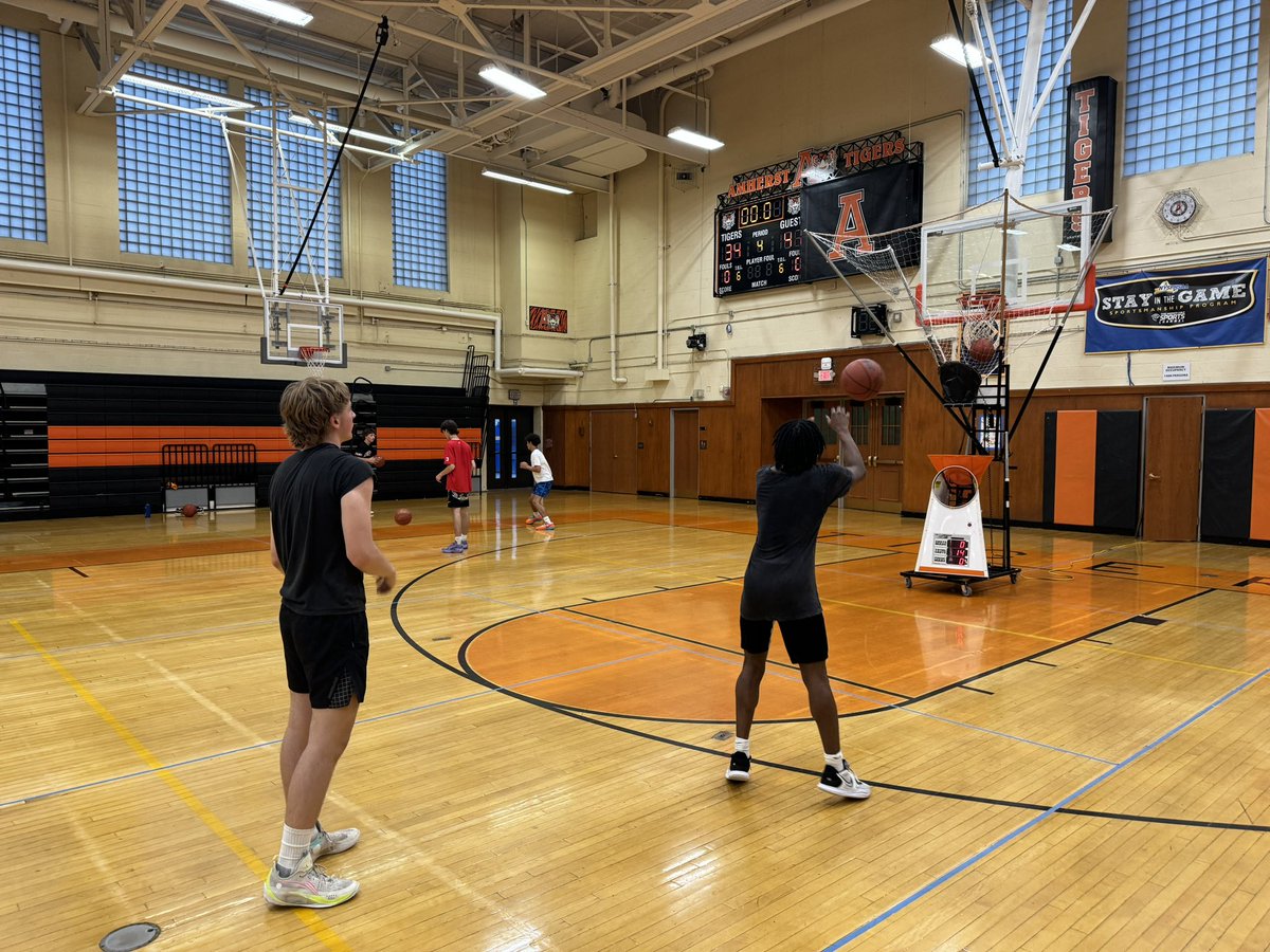 ACHSTigersBball's tweet photo. Offseason Week 5
Middle School - High School Tigers
#Brotherhood
#TigerAmbush
#Family
#SometimesUSometimesMeAlwaysUs
#We>Me
#TeamBall
#Attitude
#Culture
#No1WorksHarder
@AmherstTigers1 @centercourt42 @ALLWNYFutureBB @wnyhoopmania @WNYAthletics @bufnewspreptalk https://t.co/lwLZG6A8rY