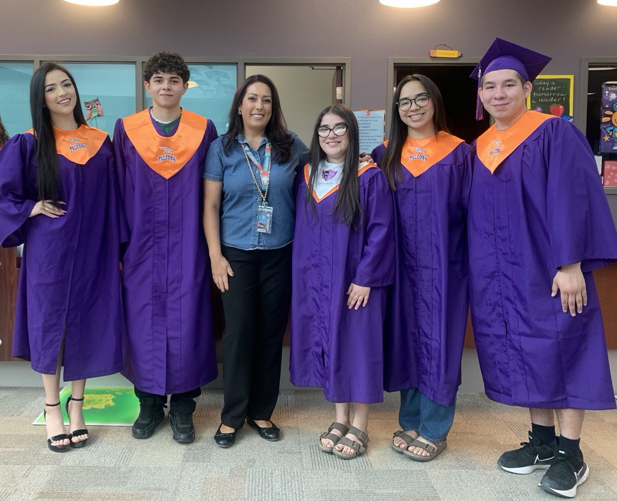 In 2014 they entered Mission Ridge as owls and now they leave as falcons. Congratulations! Very proud of my former students! Soar high! #manymindsONEmission #TeamSISD