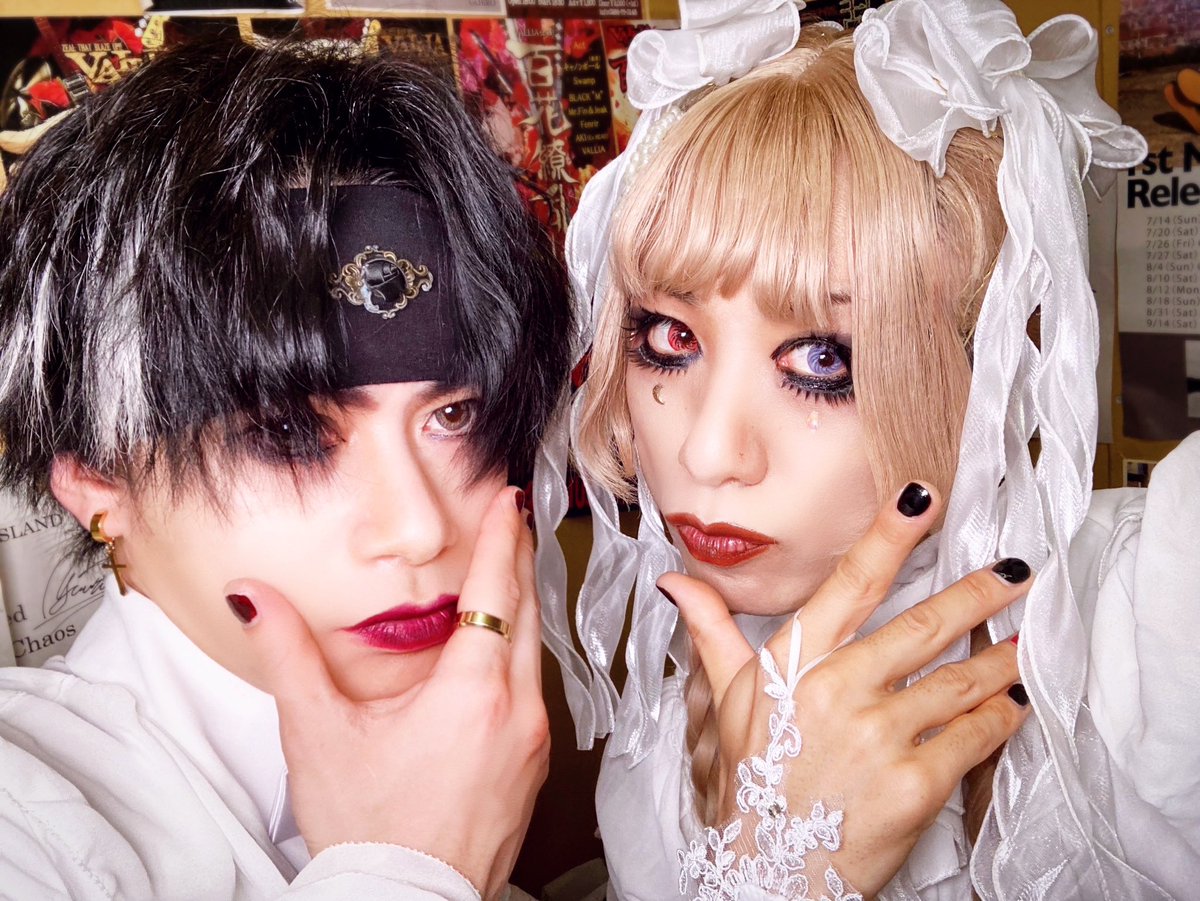 takayukikato's tweet photo. misujiっちとのツーショ📸
久々のヘアバンドだったね

#uedarockpleasure
#色々な十字架白サバト https://t.co/NDZh7ykJHF