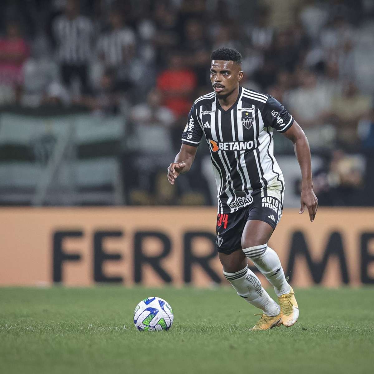 ⚠️ Pessoas próximas ao zagueiro Jemerson disseram ao atleta que o melhor a se fazer no momento é deixar o #Galo. Fontes ligadas a cúpula atleticana afirmam que a proposta do #Grêmio é praticamente irrecusável e que o alvinegro não chegaria perto de igualar. Via: @Igortep