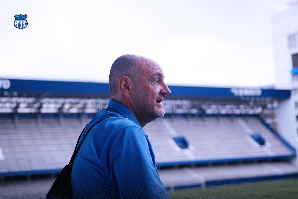 CSEmelec's tweet photo. Esta tarde tuvimos la visita en el complejo Rocafuerte de vía a la costa y en el Estadio George Capwell Banco del Austro de Nick Gates, ejecutivo británico vinculado al desarrollo del fútbol con 18 años de experiencia.

Sus iniciativas van dirigidas al deporte y a la educación en planes integrales para combatir los distintos problemas sociales que aquejan a la niñez y juventud.

#PorEmelec🤜🏽🤛🏽⚡