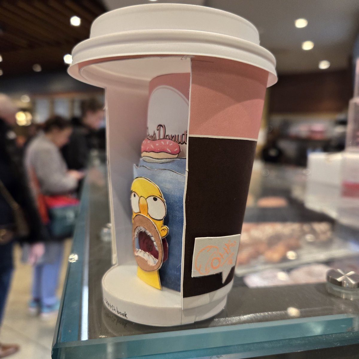 orange_sketches's tweet photo. No donut is safe with homer around
@StansDonutsCHI @TheSimpsons
#orangehatkiid #orangehat #ohk #cupart #cupartist #copicmarkers https://t.co/znFqHfz912