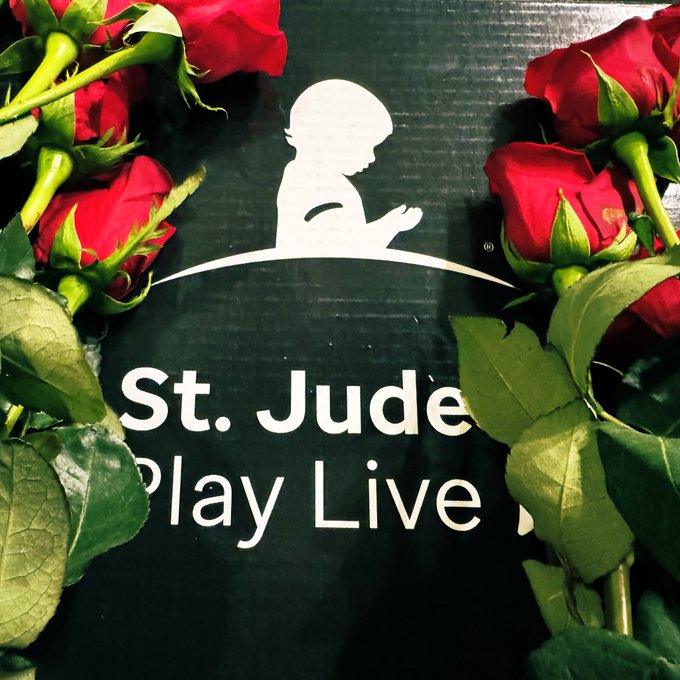 LIVE RIGHT NOW WITH A FULL SEASON OF THE BACHELOR FOR @StJudePLAYLIVE. WHO WILL WIN THE FINAL ROSE?

twitch.tv/jpmark90