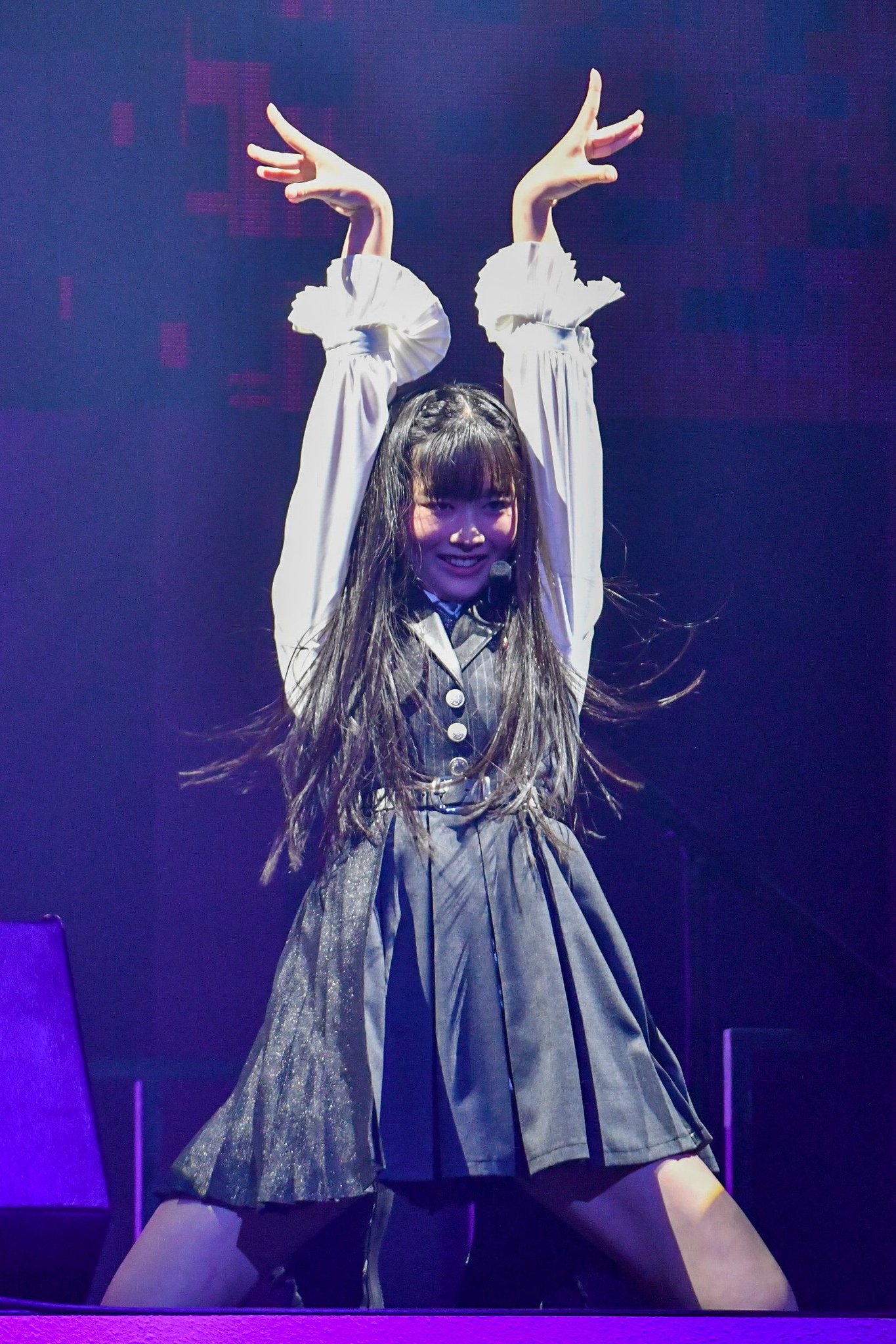 HKT48月別コンプ 元HKT48”FRUITS ZIPPER月足天音、LE SSERAFIMサクラとレコ大で