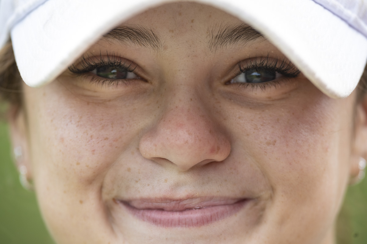 VincentDJohnson's tweet image. Another case of asking me to take your photo when I've got my 400mm lens on the camera. #noCrop #softball #OakForest @ofhssoftball