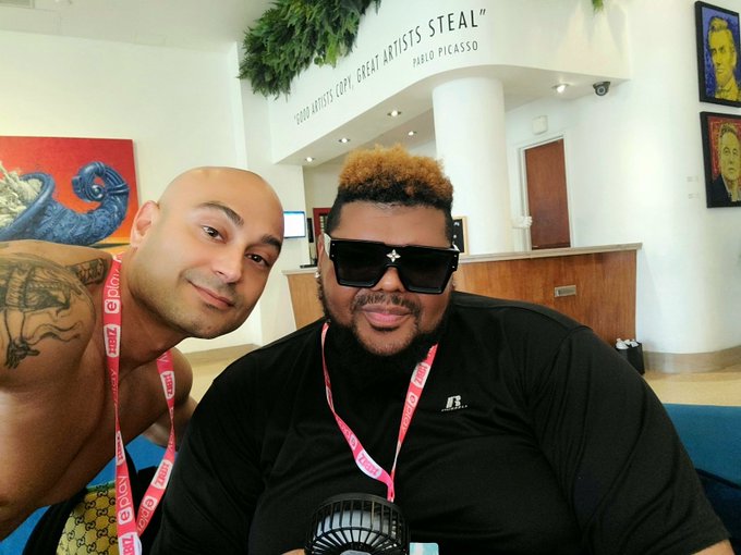 I got to meet the legend again  at XBIZ Miami @SantanaXXLL @SantanaXXLLL #Santana https://t.co/UwrnC<a href="/tag/santana"class="tags"><span>#santana</span></a>