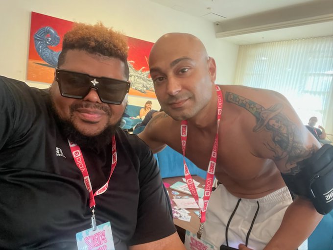 I got to meet the legend again  at XBIZ Miami @SantanaXXLL @SantanaXXLLL #Santana https://t.co/UwrnC<a href="/tag/santana"class="tags"><span>#santana</span></a>