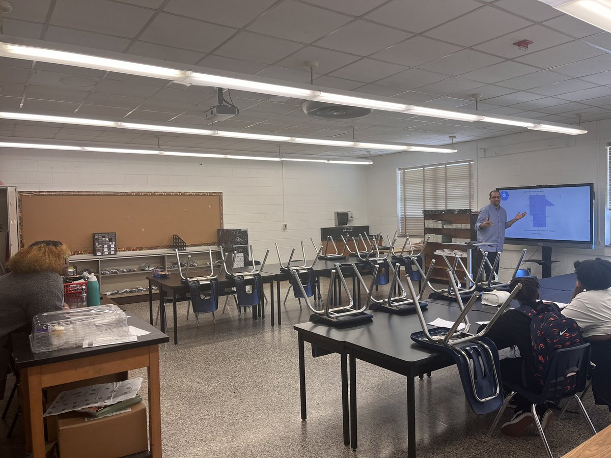 SthomasMATH's tweet image. Tate &amp;amp; Josshua doing their afterschool push for Ss 🤓 #Testingtomorrow!! @cavalier_corner @EndiaHatcher @SLMillaci @nicscud