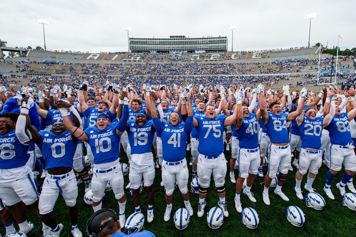 After a great conversation with @Brian_Knorr I am BLESSED and HONORED to receive an offer from @AF_Football @Jmack37 @olin_kreutz @OLMafia @CorsairsFB