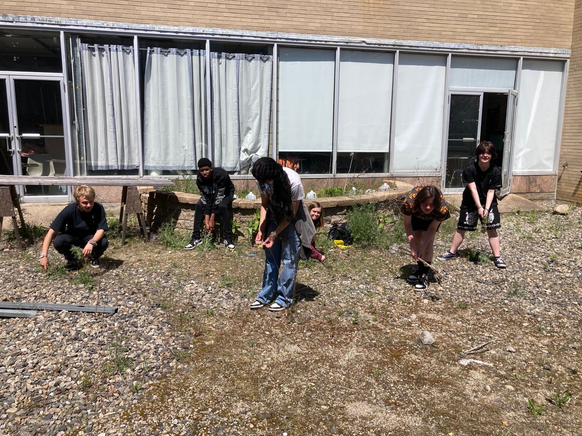 The @kcdailytimes shared this awesome story about our new Gardening Club led by Chloe Robitaille. We received a $10,000 USDA grant that will help us build garden beds in our high school courtyard space! #WizardPride #WWHS