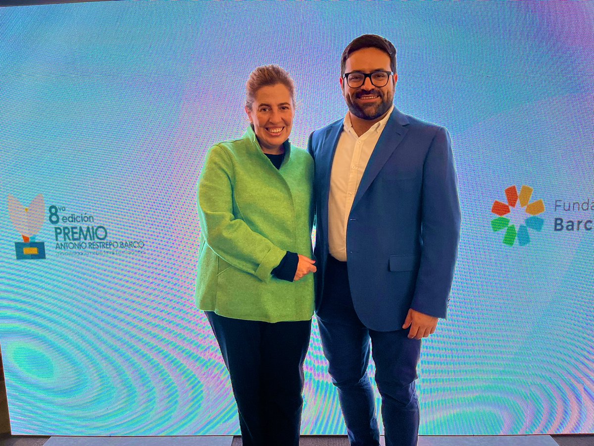Mariapaudev's tweet photo. Gracias @FundacionBarco por invitar a @fp2030 a participar de la 8a entrega del premio de investigación de familia @fersovallejo Gran reflexión sobre la baja fecundidad en #Colombia y sus implicaciones en política pública @ProfamiliaCol https://t.co/7p1DwVcUZb