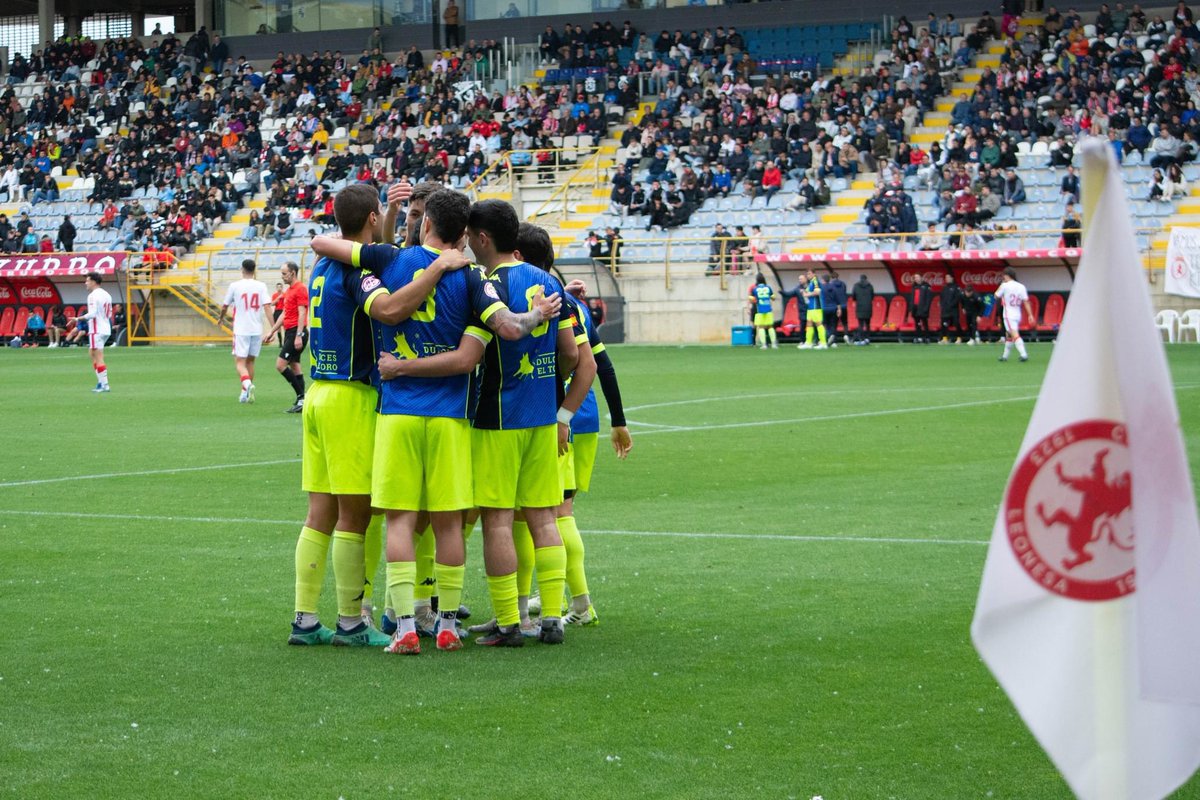 Partidazo de todos, siempre con la afición llevandonos en volandas!
Falta la vuelta en casa!
Juntos🤍❤️💪🏻