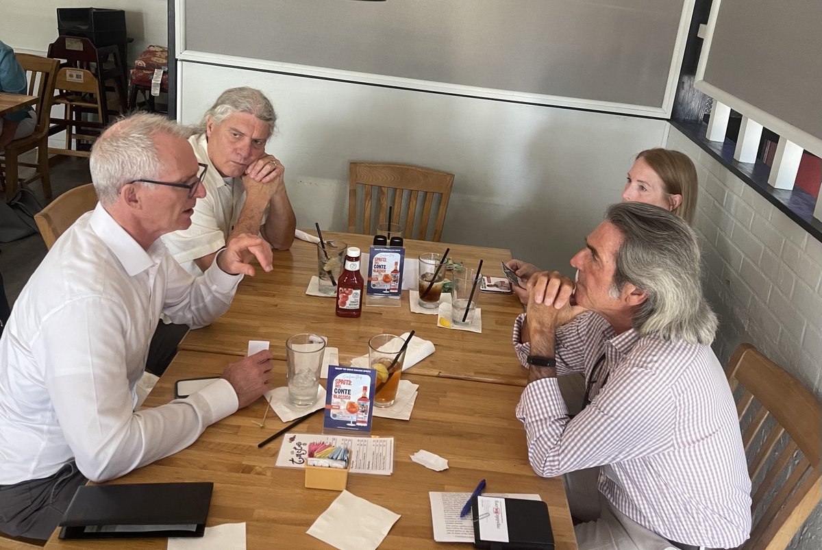 republicEn executive, Bob Inglis, is on the road! Here he is in Florida, lunching with The Guardians of Martin County. @bobinglis @TheGuardiansMC L-R: Randy Parkinson from Florida International University, Robin Cartwright, Guardians comms director, & John Sedwick, Guardians