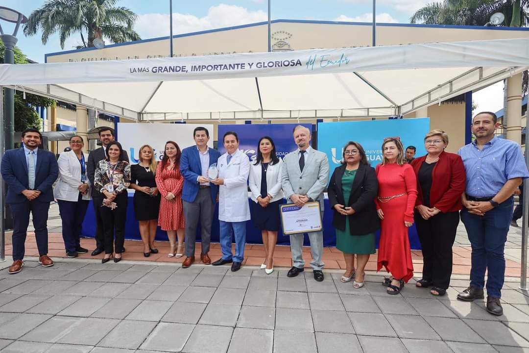 fpo_ug's tweet photo. ¡𝑳𝒂 𝑼𝒏𝒊𝒗𝒆𝒓𝒔𝒊𝒅𝒂𝒅 𝒅𝒆 𝑮𝒖𝒂𝒚𝒂𝒒𝒖𝒊𝒍 𝑶𝒃𝒕𝒊𝒆𝒏𝒆 𝒑𝒐𝒓 𝑷𝒓𝒊𝒎𝒆𝒓𝒂 𝑽𝒆𝒛 𝒆𝒍 𝑪𝒆𝒓𝒕𝒊𝒇𝒊𝒄𝒂𝒅𝒐 𝒅𝒆 É𝒕𝒊𝒄𝒂 𝒆𝒏 𝑰𝒏𝒗𝒆𝒔𝒕𝒊𝒈𝒂𝒄𝒊ó𝒏 𝒆𝒏 𝑺𝒆𝒓𝒆𝒔 𝑯𝒖𝒎𝒂𝒏𝒐𝒔!
Estamos muy contentos de informar a nuestra comunidad universitaria https://t.co/jNvbBJDL76
