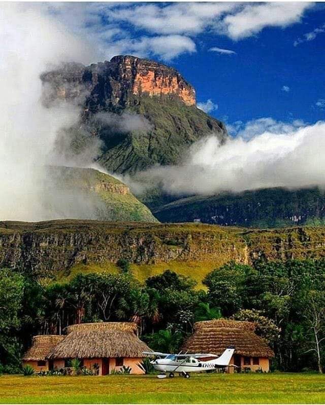 HispanoVox's tweet photo. Parte de las bellezas Venezuela 🇻🇪. Saben dónde es? https://t.co/vfKuc1IVgU