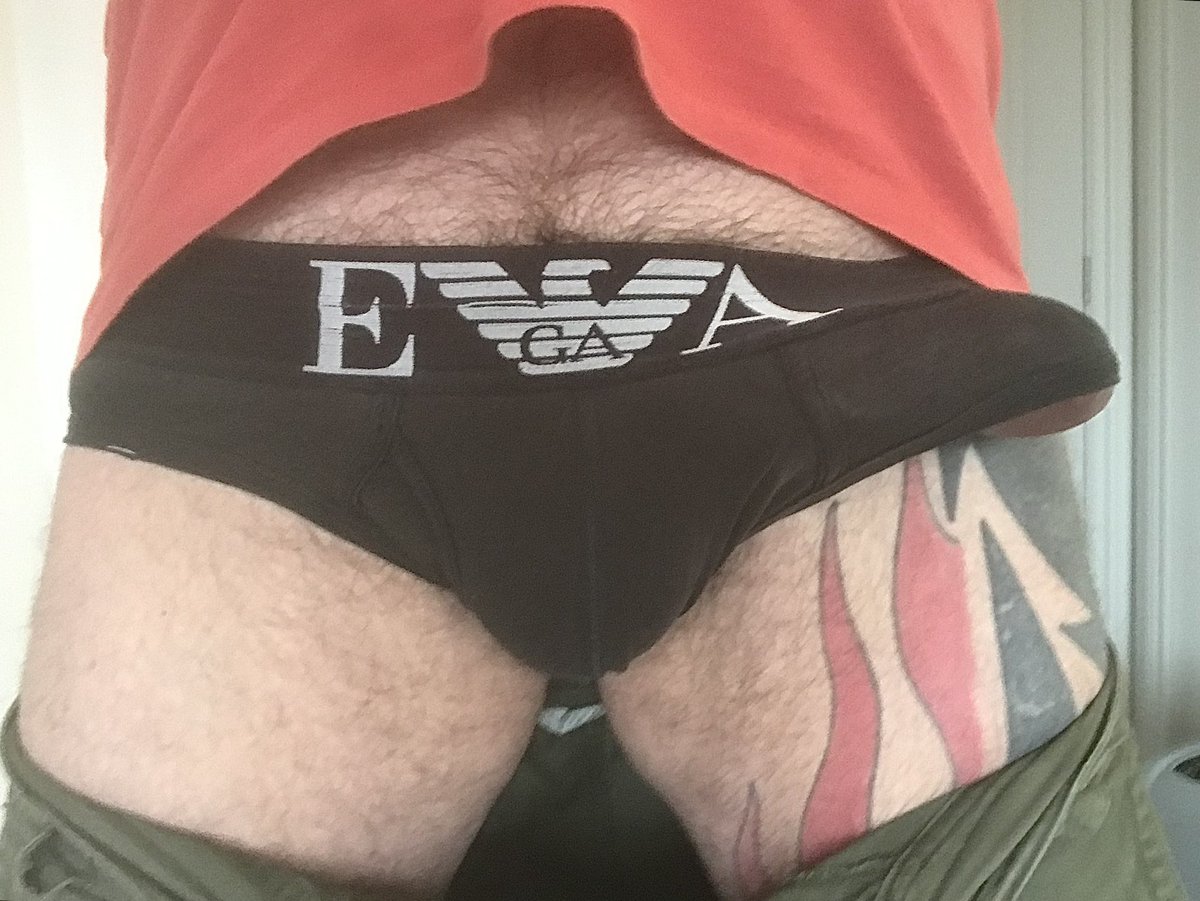 Just about keeping things decent to the left. 10/10 for effort anyway…..🧔🏻‍♂️🇮🇹🩲🖤🍆🍆🍆🙈👍🤣#briefs #dilf #gaydilf #dick #dickslip #dickshow #foreskin #uncut #uncircumcised #teamuncut #bulge #trusa #calzones #bulge #tattooedgay #gaydaddy #daddydick #hung #bigdick #erection #vpl