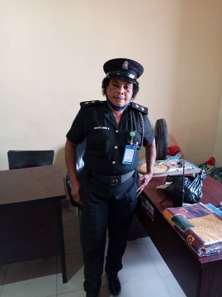 This policewoman ASP Agnes Ndukwe has cancer of the rectum. She needs our help to save her life. I’ve donated a little token for her. Pls help do the same. If you don’t have money, Pls kindly help retweet. You never know who may see this and help her. Please nothing is too