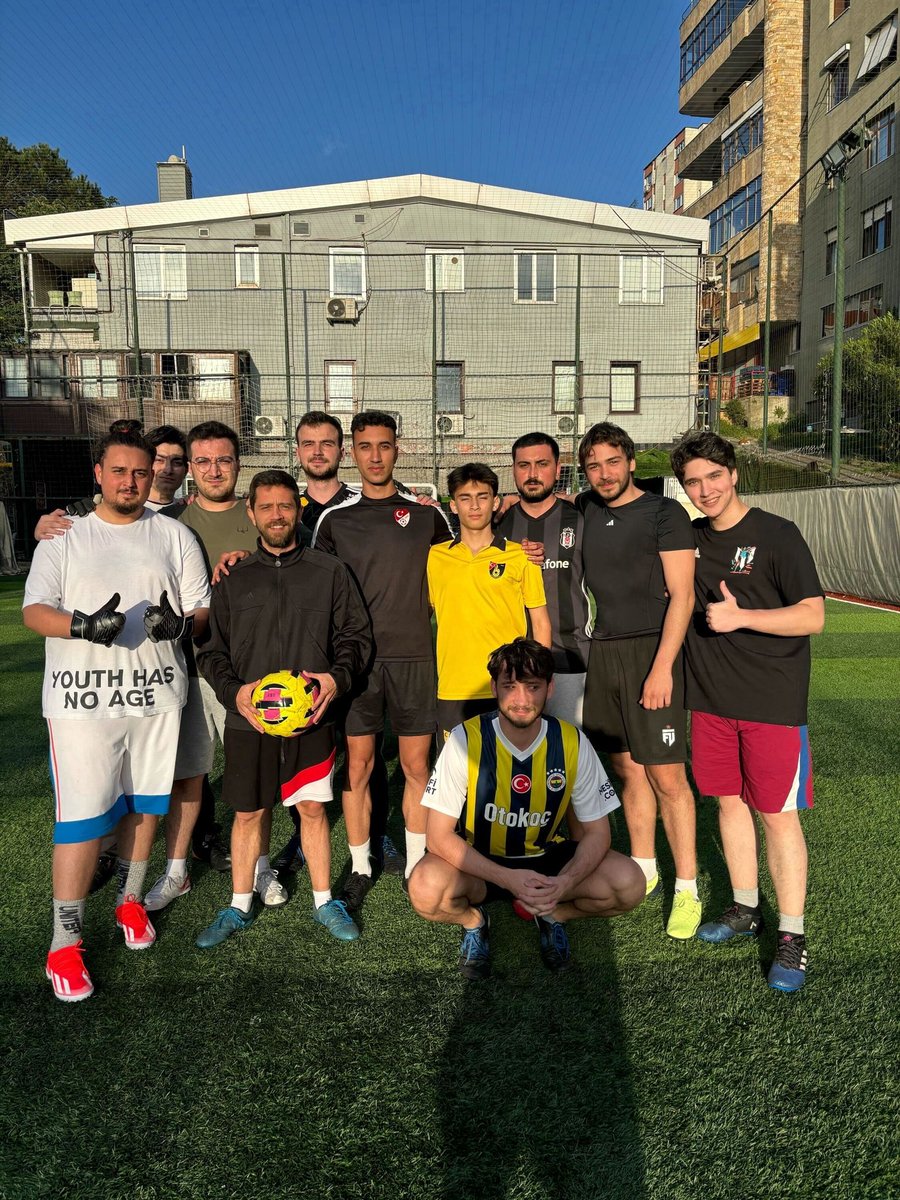 Move For The Planet etkinliği kapsamında günlük futbol dozu alındı! ⚽️

FUT Talent 🆚 BAU Esports
FUT Staff 🆚 Futurists