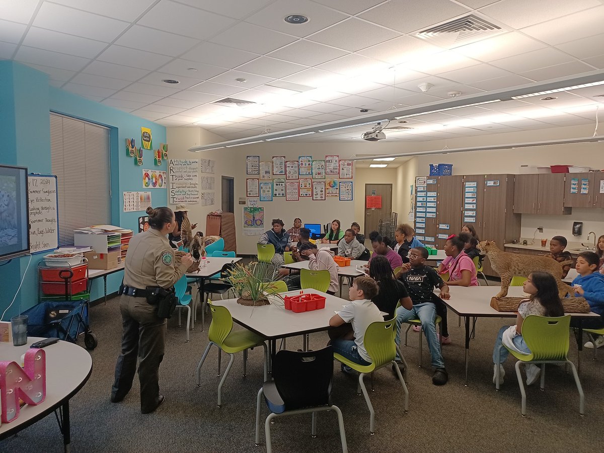 Animal Career Day was a success!! The kids had a blast. Thank you to everyone who made this day possible. We could not have done without you. @DrAMScott2023 @HumbleISD_RCE @MrsEdwards_RCE @HumbleISD @RCECubSTEAM @Mrs_KNel @CoachPerkins2