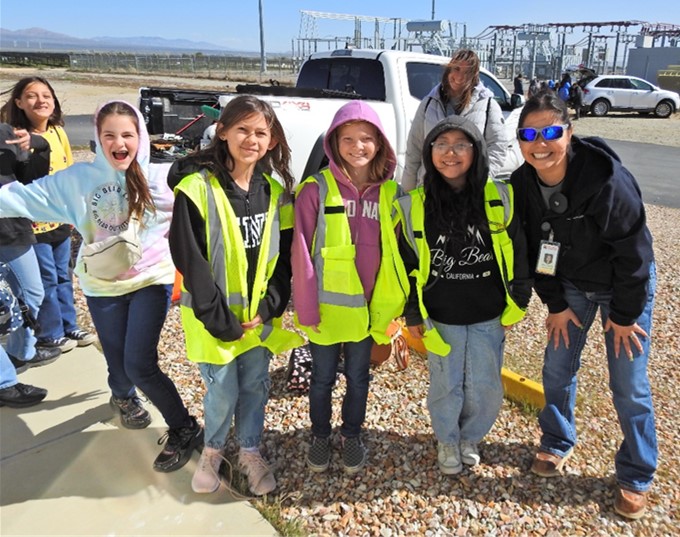 100+ Golden Hills Elementary 4th graders visited our Antelope Valley Solar Ranch in CA. Students toured the 242MW solar project in northern LA County to learn how it generates enough clean, renewable electricity to power the equivalent of 75k average homes per year!