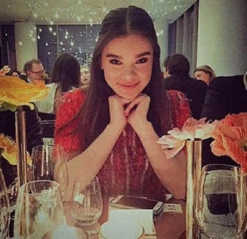 Blessing your timeline with Hailee Steinfeld 😍 #HaileeSteinfeld #SpiderManIntotheSpiderVerse #SpiderManAcrossTheSpiderVerse #Hawkeye #Dickinson #TrueGrit #PitchPerfect2 #PitchPerfect3 #EdgeofSeventeen #Bumblebee #Arcane #EndersGame #WhenMarnieWasThere #beautiful