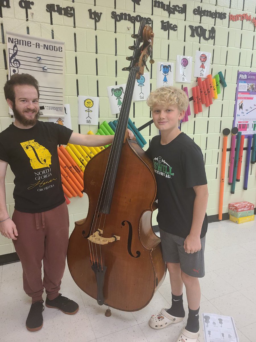 Roswell North fifth grade music last week. Some string musicians in the making! Thank you to our wonderfully talented guests for inspiring our students. #crabapplemusic #fcsmusic <a href="/koperniak/">Matt Koperniak</a> #RNEGreatThings