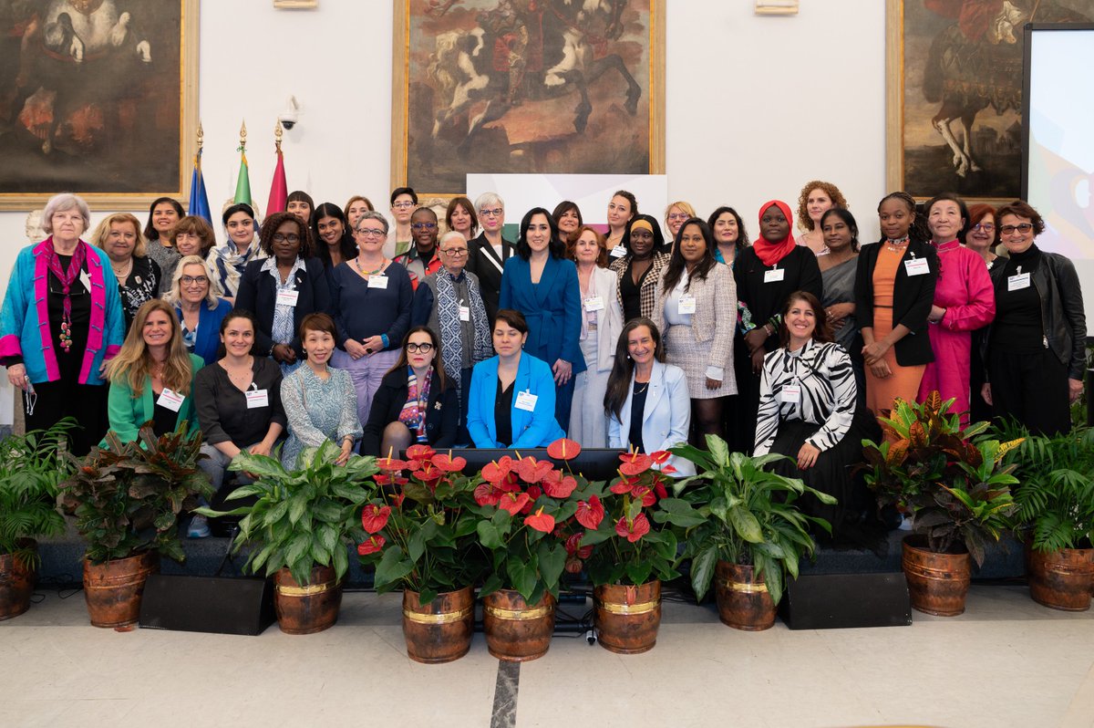 El pasado 8 y 9 de mayo tuve el honor de participar en nombre de @FundacionFLOR en el proceso del Comuniqué anual del @Women7official  , el grupo de compromiso de mujeres del @G7 

💪Es un placer trabajar con defensores/as de la mujer de todo el mundo🌐