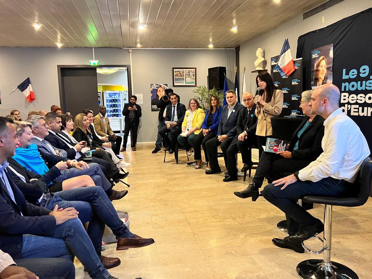 Stéphane Testé (@stephane_teste) on Twitter photo Quand certains veulent faire de cette élection une pré campagne présidentielle , d’autres parlent réellement d’Europe comme ce soir à <a href="/Rosny_sous_Bois/">Rosny-sous-Bois</a> avec <a href="/Elisabeth_Borne/">Élisabeth BORNE</a> et <a href="/jnbarrot/">Jean-Noël Barrot</a> Quand certains veulent faire de cette élection une pré campagne présidentielle , d’autres parlent réellement d’Europe comme ce soir à <a href="/Rosny_sous_Bois/">Rosny-sous-Bois</a> avec <a href="/Elisabeth_Borne/">Élisabeth BORNE</a> et <a href="/jnbarrot/">Jean-Noël Barrot</a>