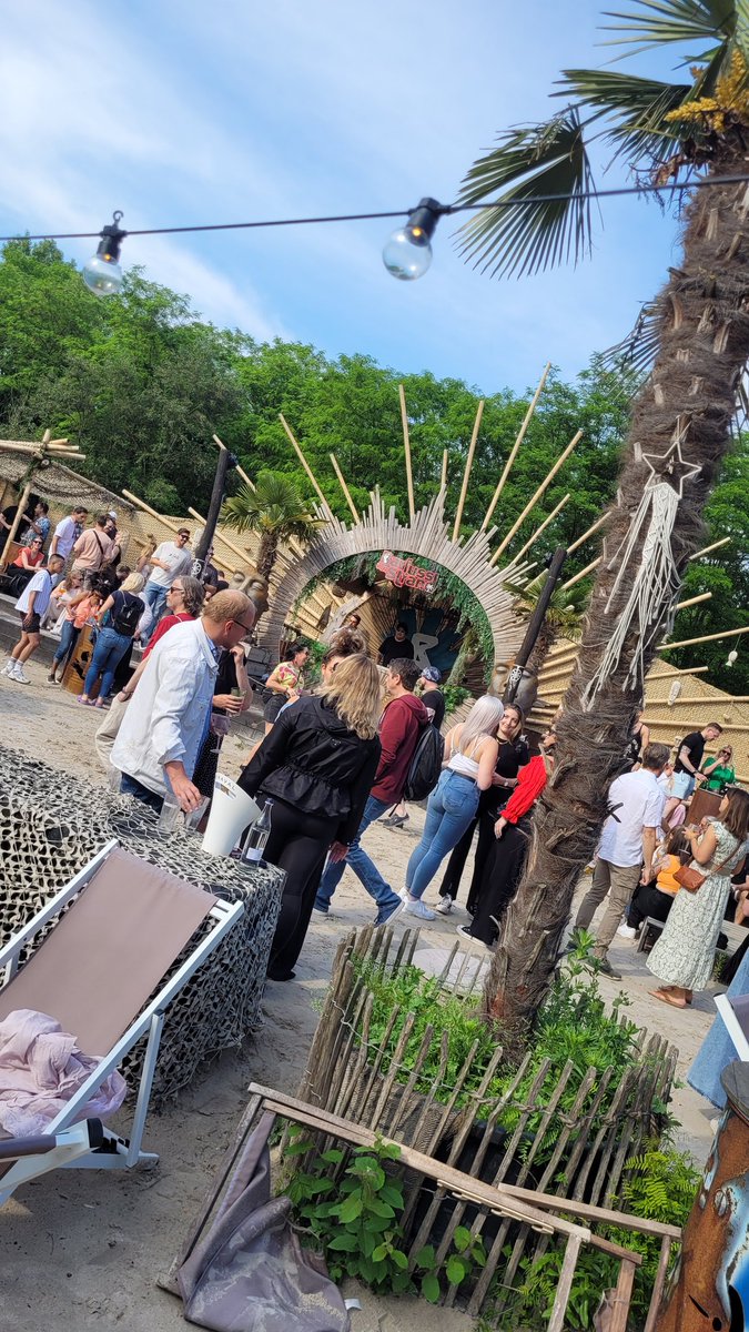 Heute das erste mal auf einem Event (18+) gekifft. Verboten war es auch nicht. (Keine hinnweisschilder)
Erst war erst komisch, doch es hat keinen interessiert. Es kam sogar einfach eine Dame und hat sich zu uns gesellt. 👍🏻 #CanGo #weed #cannabis