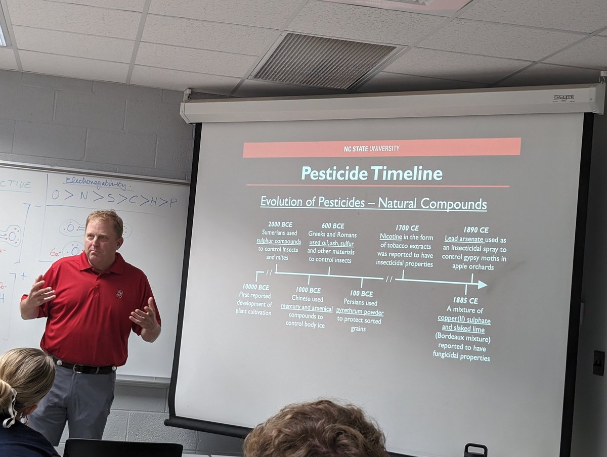 LucieGuertault's tweet photo. Kicking off the REEU SIPP with an introduction to agricultural water pollution by nitrogen, phosphorus and pesticides by Dr. Birgand from @NCState_BAE and Dr. Gannon from @CropAndSoil #REEU https://t.co/WxsQdzsV7K
