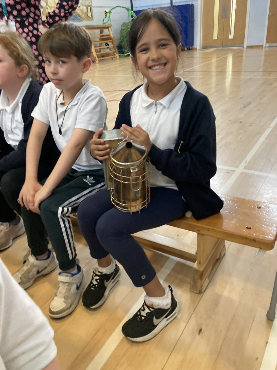 Gourockpr's tweet photo. The children loved trying on the beekeeper suits and handling some of the old bee keeping equipment 🐝 Thank you Faye @_stcolumba 🍯@MissTodd_GPS @GPS_primary #STEMcareersweekGPS https://t.co/Dg6dcdoGvD